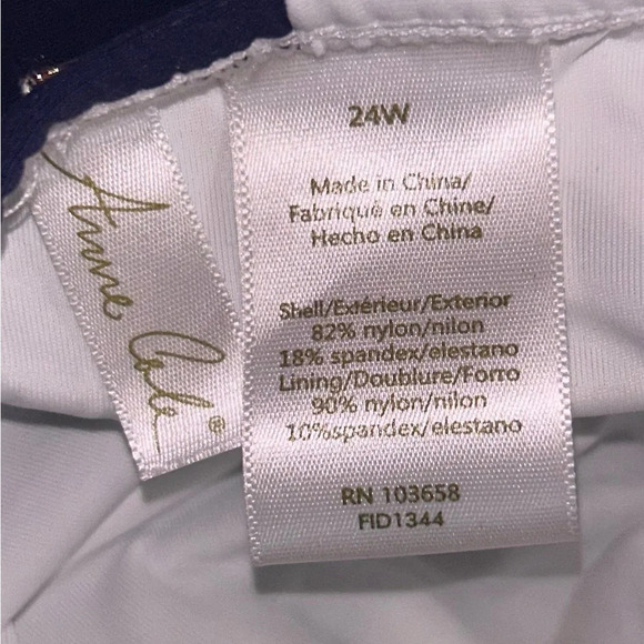 Women's Retro Twist Front Shirred One Piece
Swimsuit Size 24 W - Picture 5 of 5